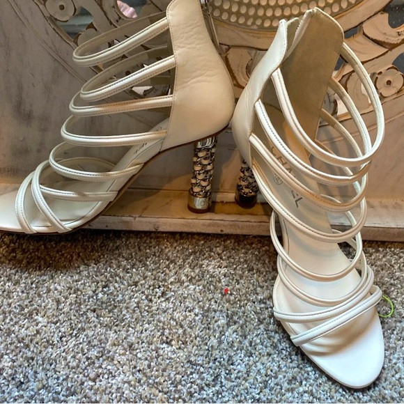 Chanel 38.5 White Cage Leather Silver Woven Chains Heels  Pumps NEW, $1,675 Msrp - Picture 1 of 12